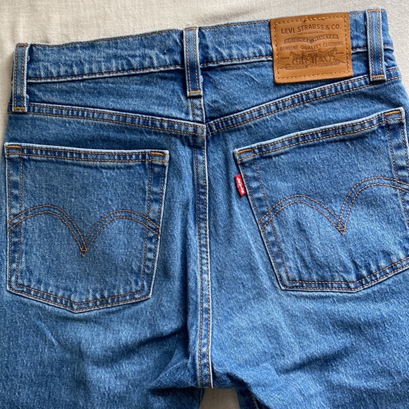 LEVI’S Wedgie Straight Fit Medium Wash - Picture 10 of 11